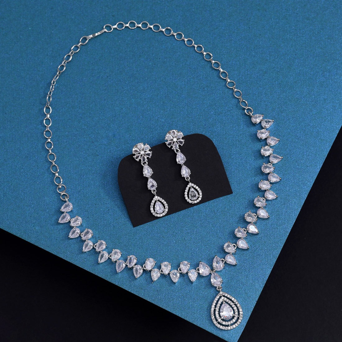 Sonali Necklace Set