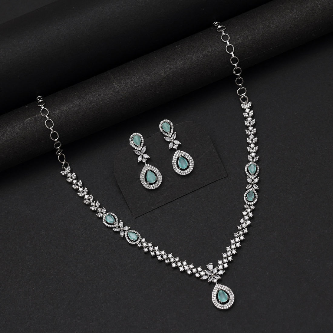 Nush Necklace Set