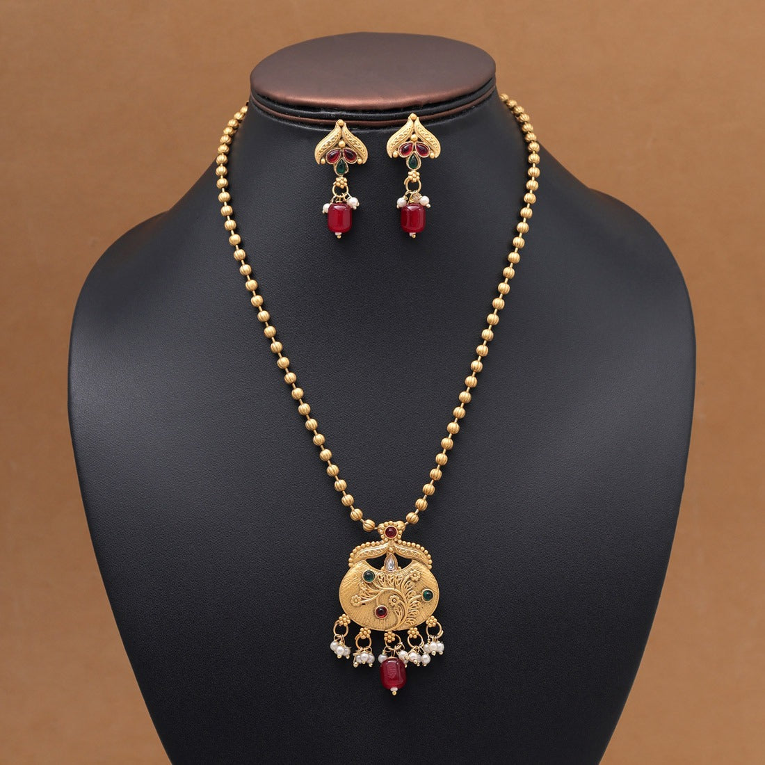 Aayushi Necklace Set