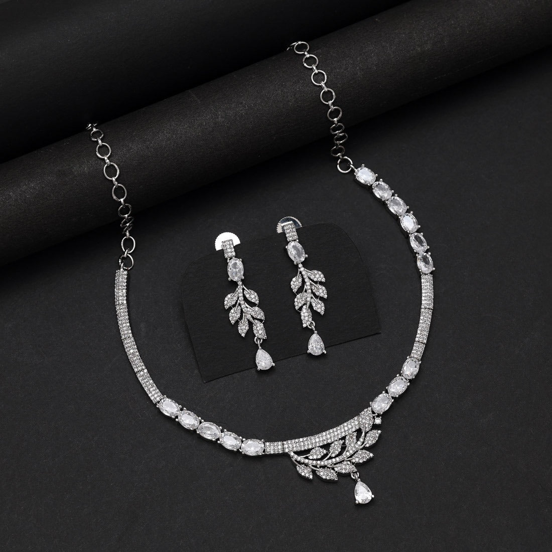 Novie Necklace Set