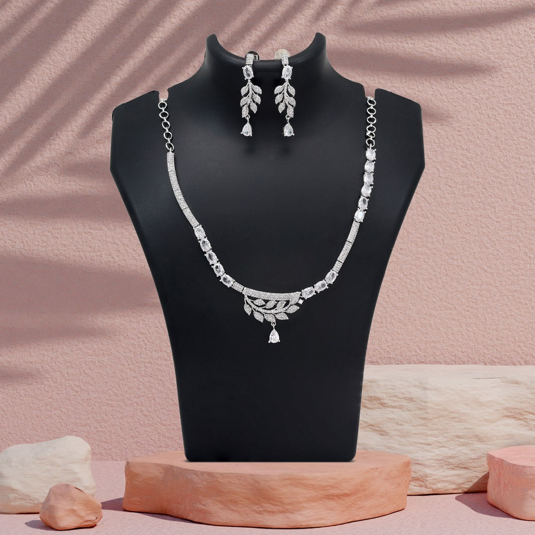 Novie Necklace Set