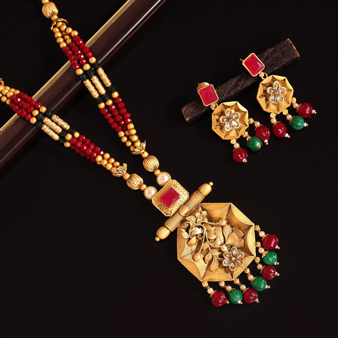 Lavaniya Necklace Set