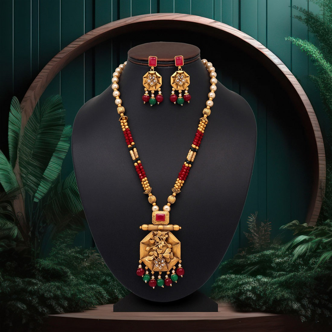 Lavaniya Necklace Set