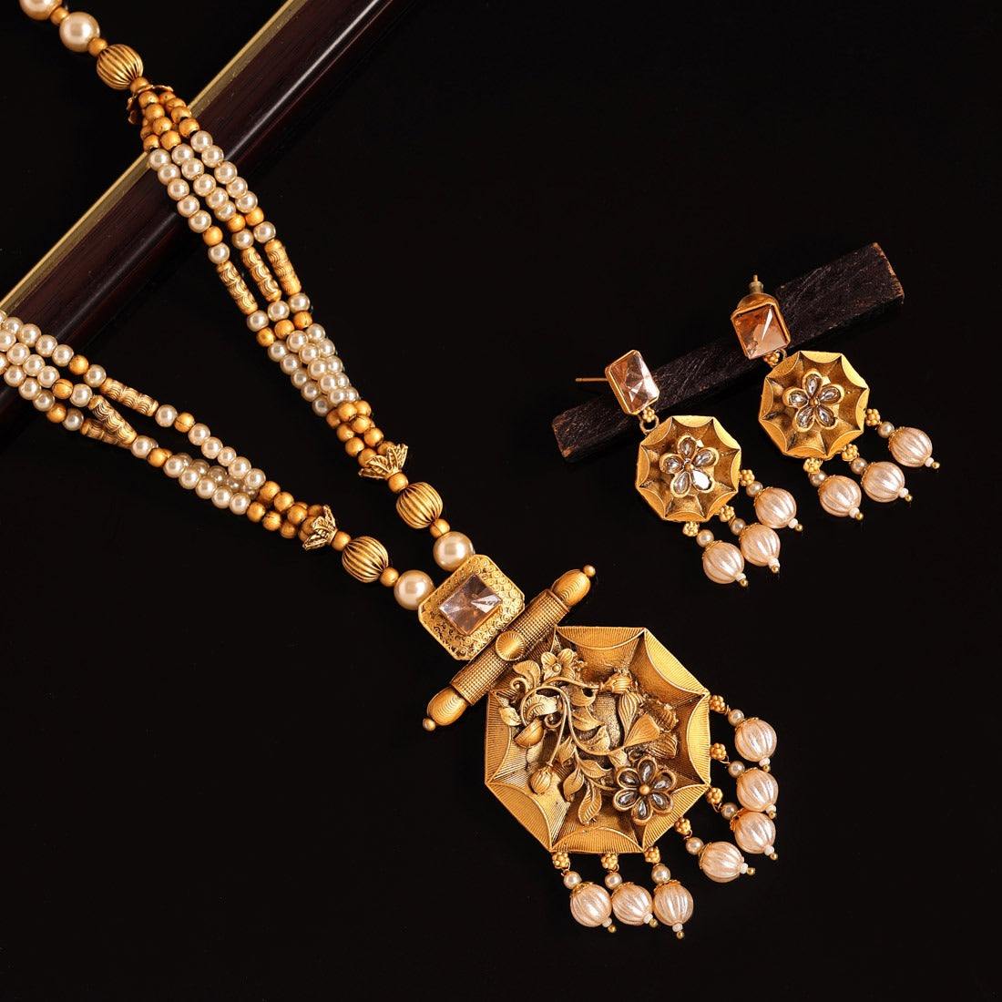 Drishthi Necklace Set